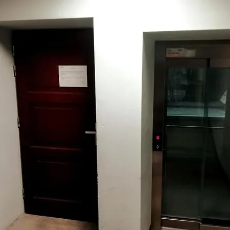 Skawinska Street Apartman *